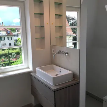 Neues Waschebecken im neuen Badezimmer