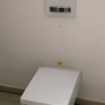 Hänge-WC mit Hinterwandspülkasten