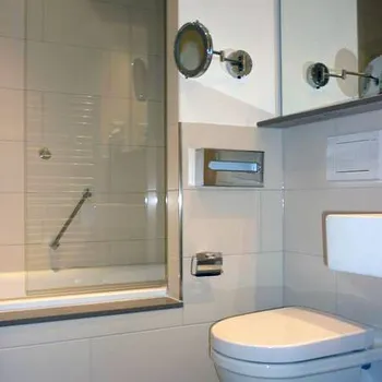 Neue Toilette in einem Hotel