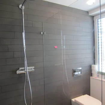 Neue Dusche in einem Einfamilienhaus