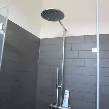 Neue Dusche in einem Einfamilienhaus