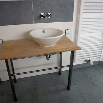 Minimalistischer Waschtisch mit Heizung