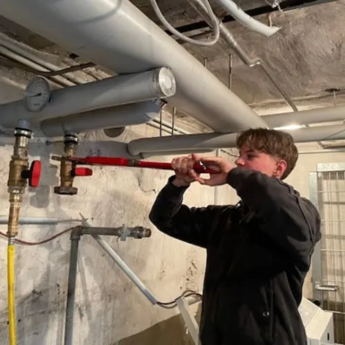 Praktikant Simon für eine Ausbildung zum Anlagenmechaniker SHK